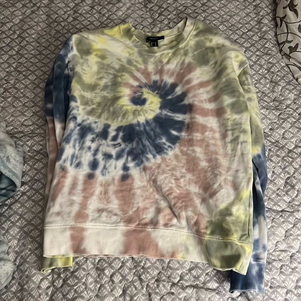 Tie-dye sweatshirt